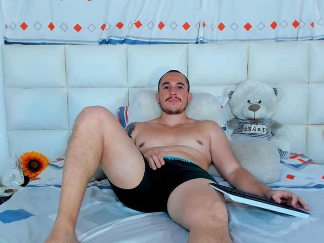 Live sex webcam photo for juan-Jimenez #290674238