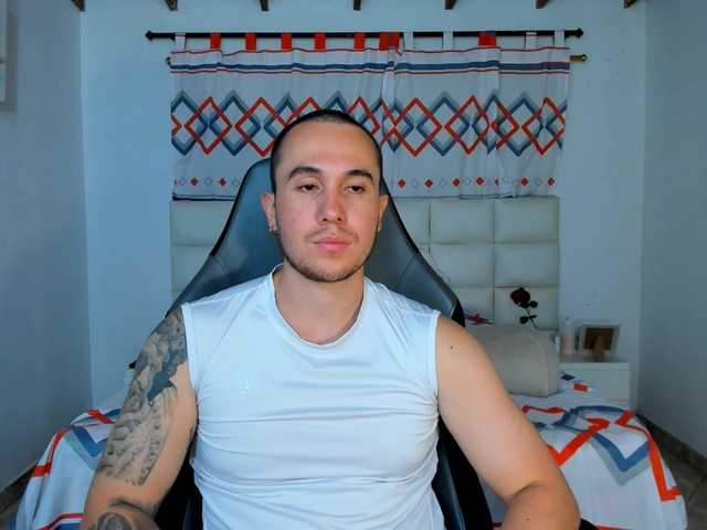 Live sex webcam photo for juan-Jimenez #290698926