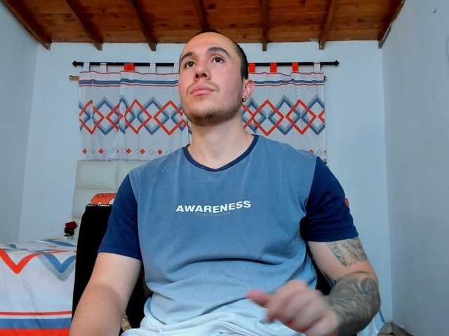 Live sex webcam photo for juan-Jimenez #290830910