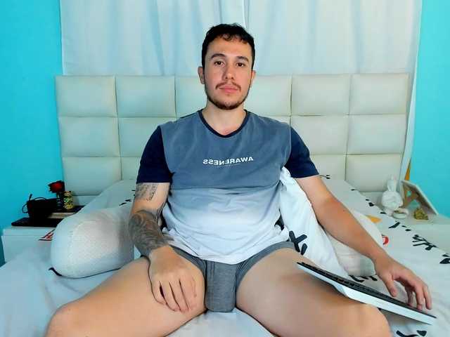 Live sex webcam photo for juan-Jimenez #292216774