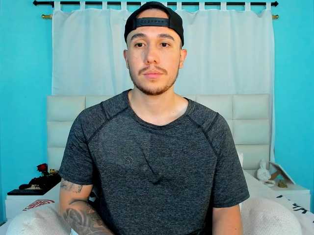 Live sex webcam photo for juan-Jimenez #292279070