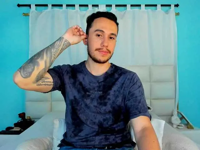 Live sex webcam photo for juan-Jimenez #292380978