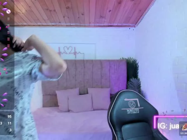 Live sex webcam photo for juanita-tay #292378033