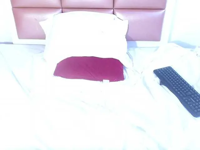 Live sex webcam photo for juicy-tits69 #278230658