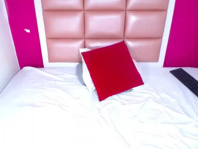 Live sex webcam photo for juicy-tits69 #290440898