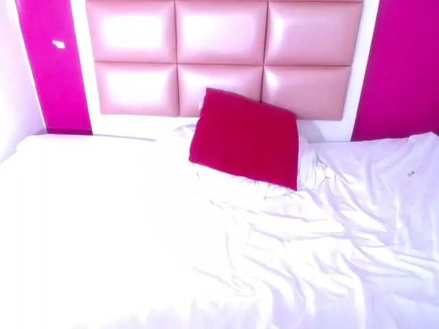 Live sex webcam photo for juicy-tits69 #290585667