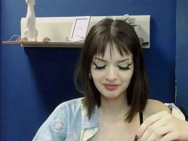 Live sex webcam photo for juicyVicky #275537750