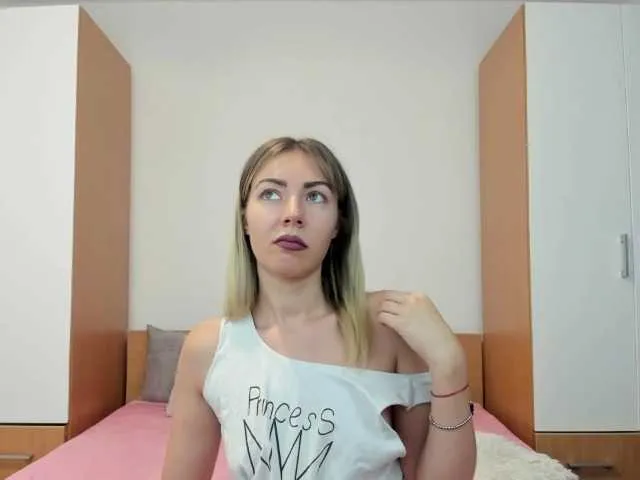 Live sex webcam photo for juliahaie #274046697