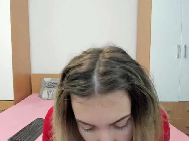 Live sex webcam photo for juliahaie #274611872