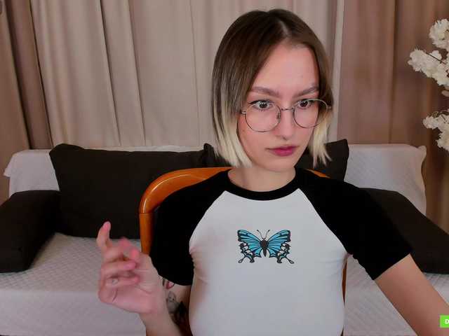 Live sex webcam photo for julierayls #277919766