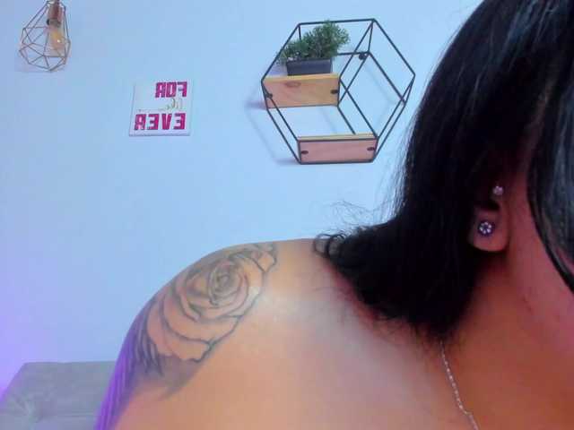 Live sex webcam photo for julietamiller69 #277192474