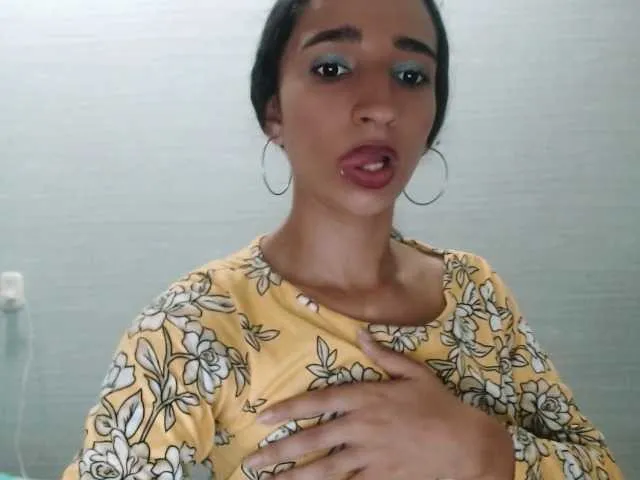 Live sex webcam photo for julietasex43 #274628244