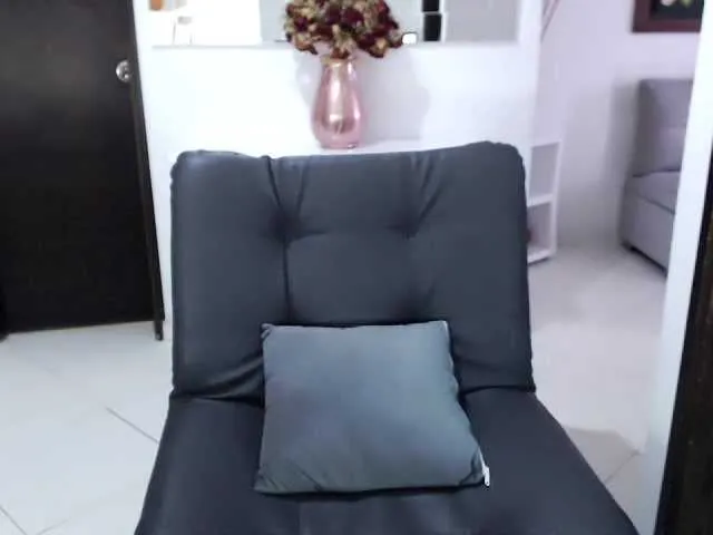 Live sex webcam photo for julietjohnson #276037711