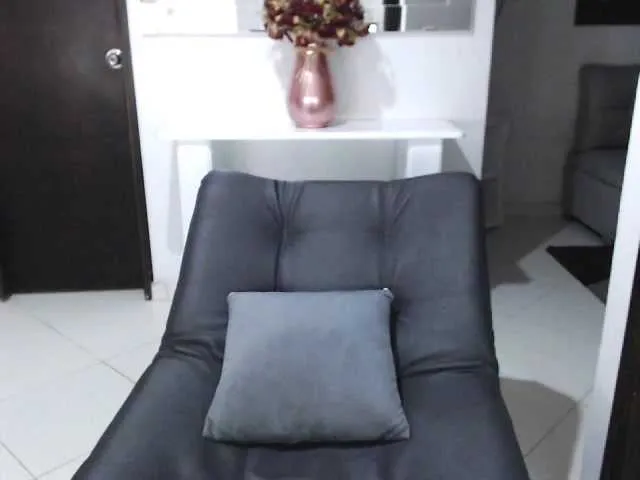 Live sex webcam photo for julietjohnson #276126375