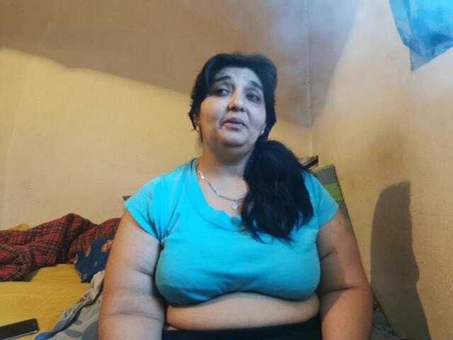 Live sex webcam photo for julija38 #272420045