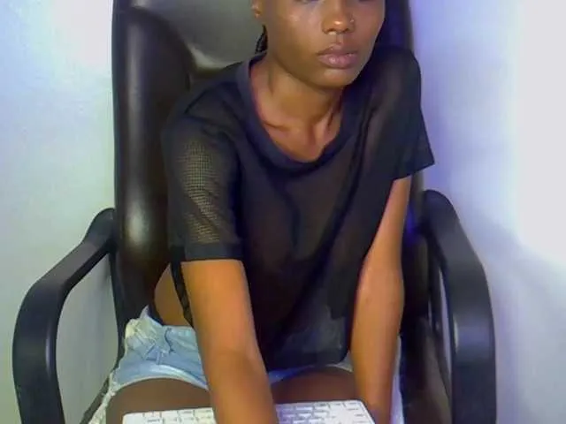 Live sex webcam photo for junea #275707695