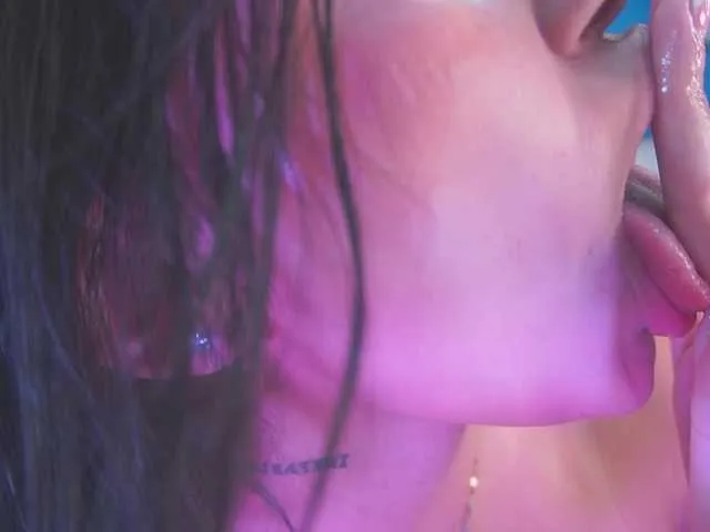 Live sex webcam photo for k-rioss #290416544