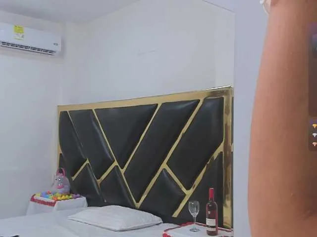 Live sex webcam photo for kailysweet1 #291021335