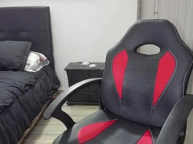 Live sex webcam photo for kainarodri10 #275470098