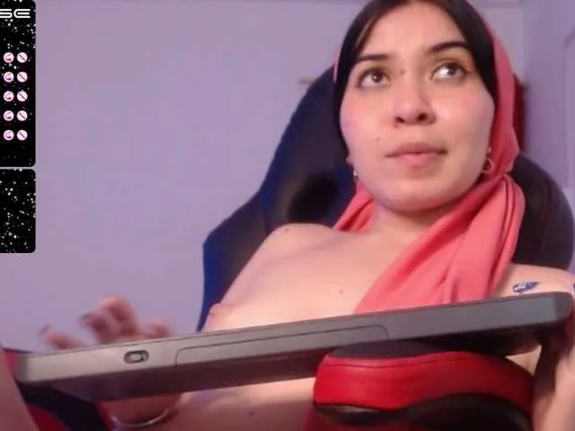 Live sex webcam photo for kalilaassad #272732294