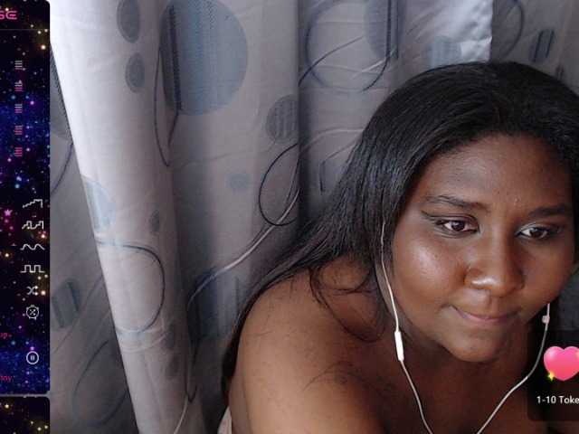 Live sex webcam photo for kamali-lennox #276085601