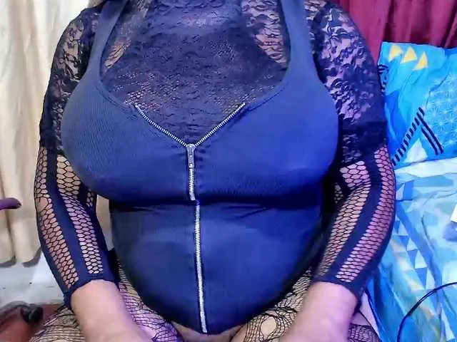 Live sex webcam photo for kamilabigcock #290469076