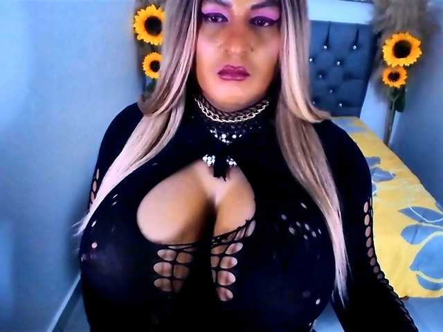 Live sex webcam photo for kamilabigcock