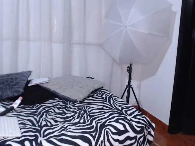 Live sex webcam photo for kamirodriguez #272168127
