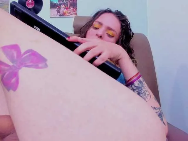 Live sex webcam photo for kaozpaulina #275524367