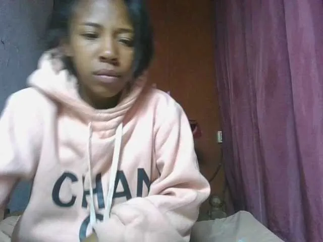 Live sex webcam photo for karamel-sexy #278393525