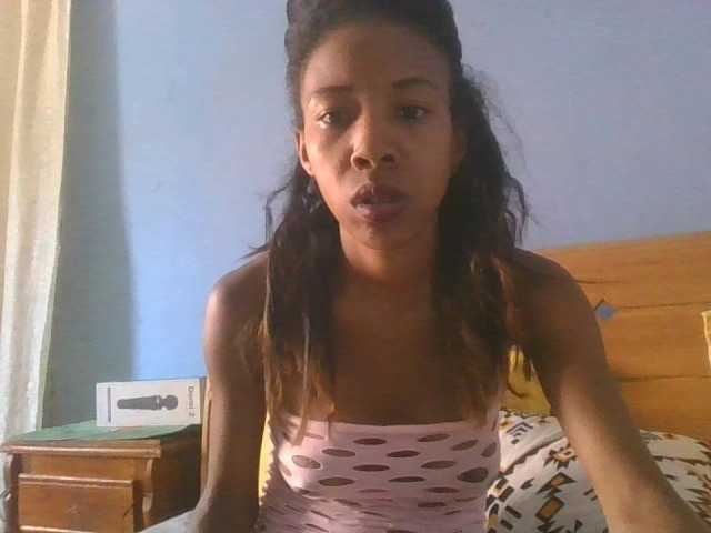 Live sex webcam photo for karamel-sexy #292345627