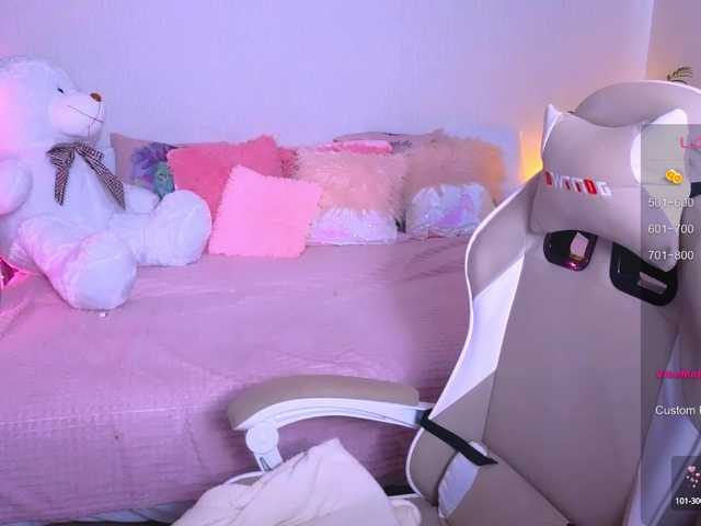 Live sex webcam photo for karenmorris #290861711