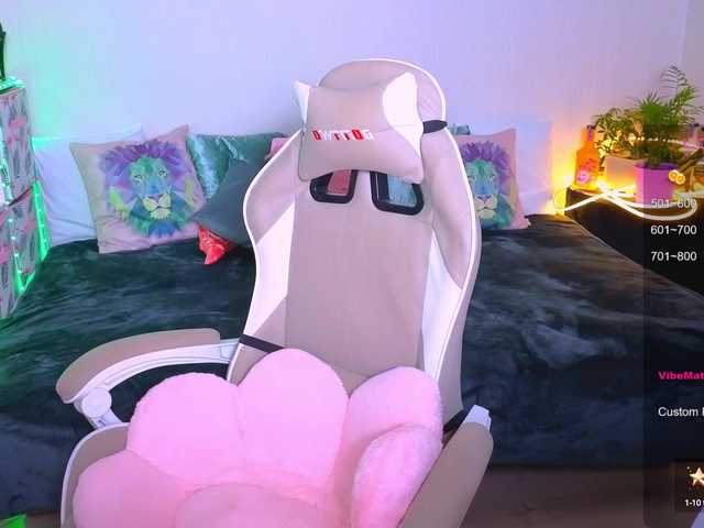 Live sex webcam photo for karenmorris #290960696