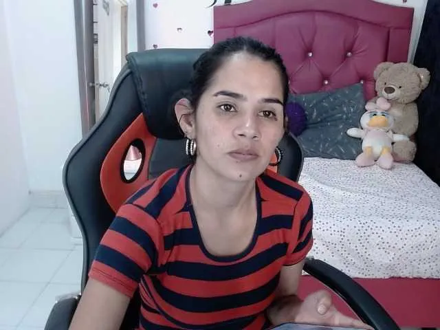 Live sex webcam photo for karinapetit #275648525