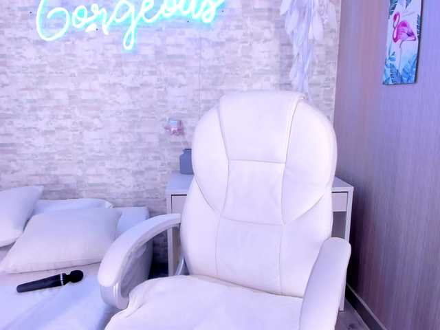Live sex webcam photo for karinapuerta1 #274560087
