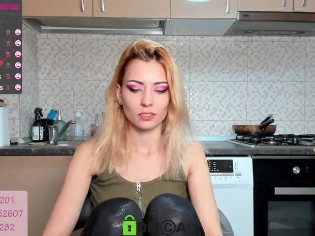 Live sex webcam photo for karo131324 #271965919