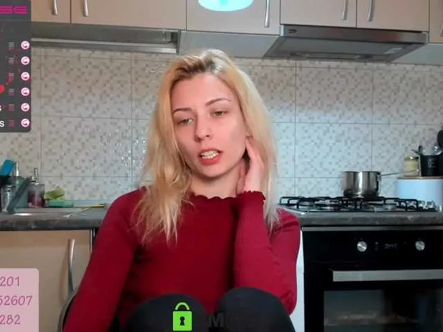 Live sex webcam photo for karo131324 #272496749