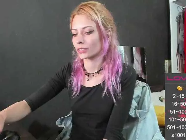 Live sex webcam photo for karo131324 #273573740