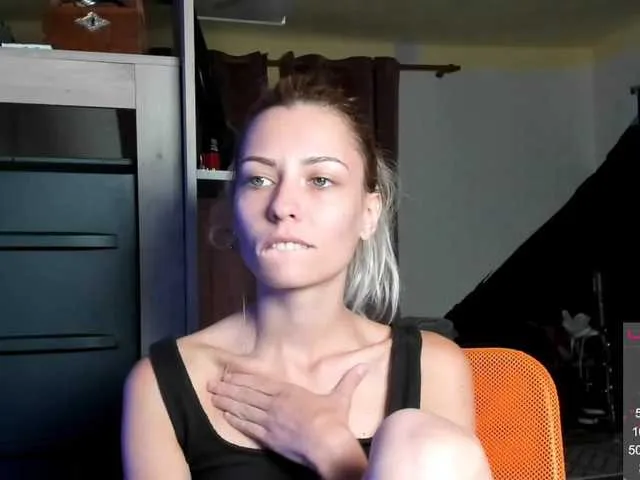 Live sex webcam photo for karo131324 #274107139