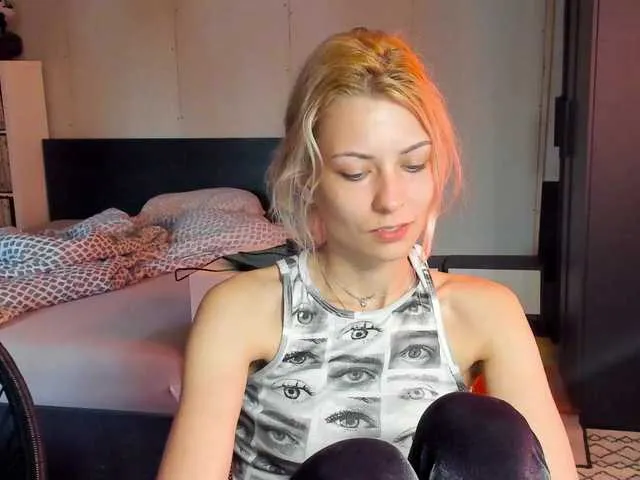 Live sex webcam photo for karo131324 #275514283