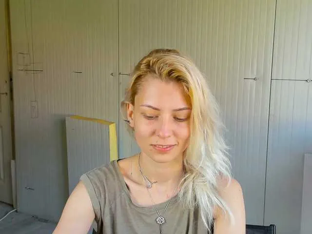 Live sex webcam photo for karo131324 #275550188