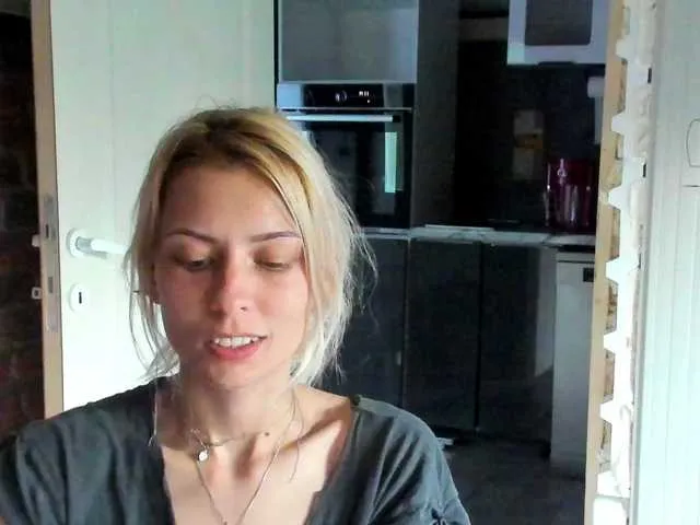 Live sex webcam photo for karo131324 #275576220