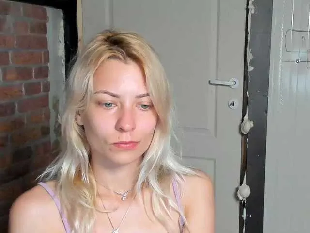 Live sex webcam photo for karo131324 #275585972