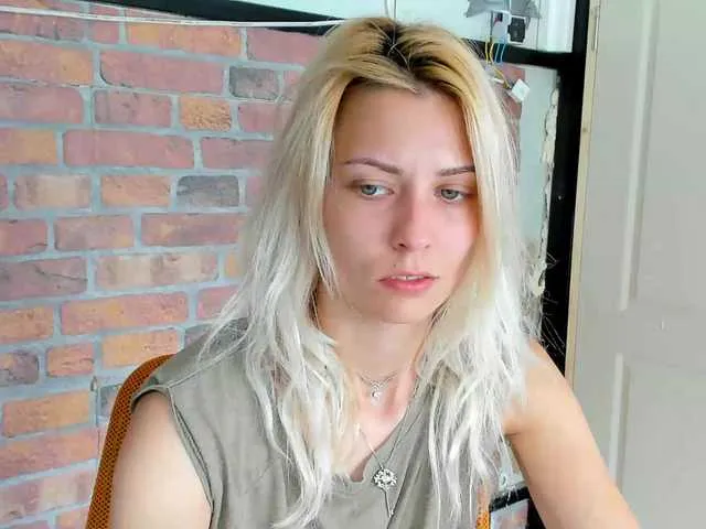 Live sex webcam photo for karo131324 #275654800