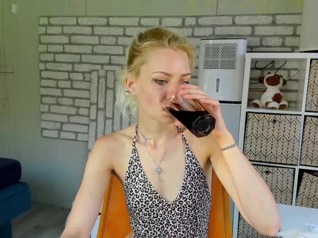 Live sex webcam photo for karo131324 #275725335