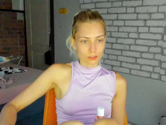 Live sex webcam photo for karo131324 #275848078