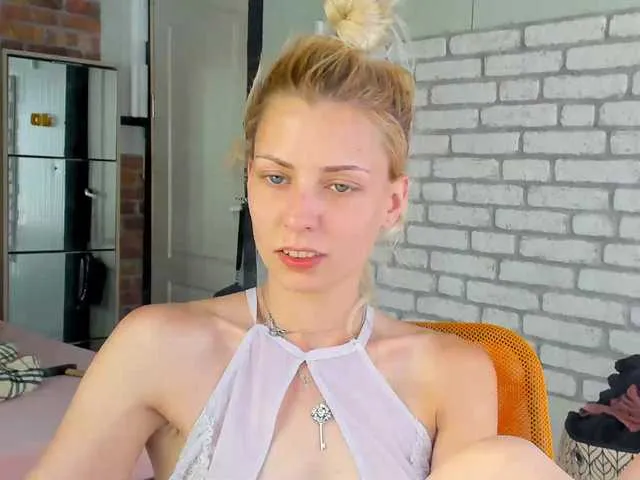 Live sex webcam photo for karo131324 #275922710