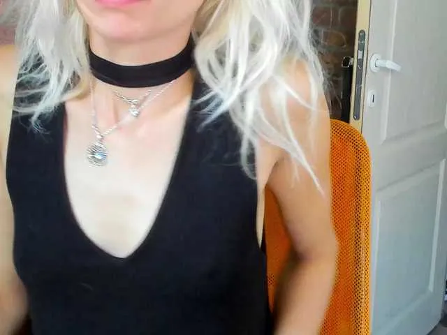 Live sex webcam photo for karo131324 #276093478