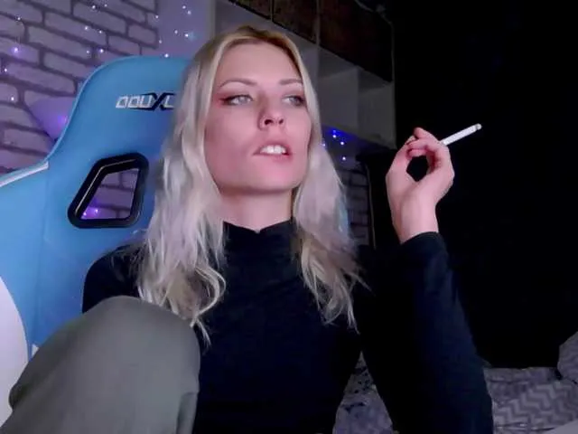 Live sex webcam photo for karo131324 #276220485