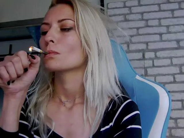 Live sex webcam photo for karo131324 #276246810